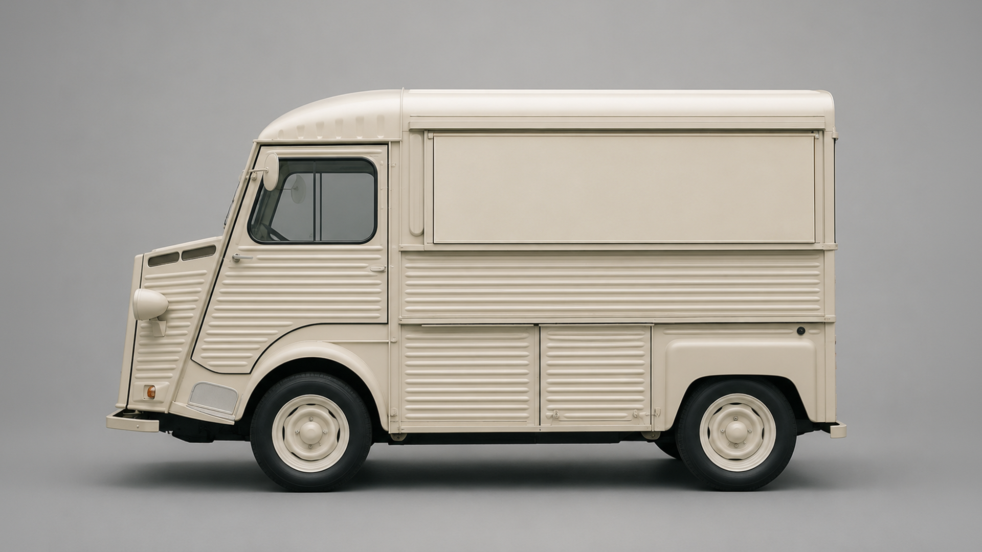 世界観をそのまま届ける、移動型クラシックショップ